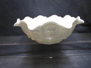lot 65 image: Westmoreland Panel Bowl