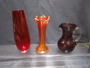 lot 76 image: Vases 7 Red With Heavy Clear Bottom