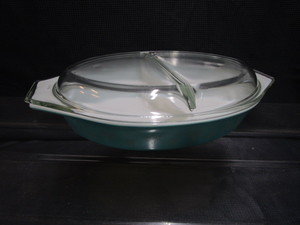lot 88 image: Pyrex Vintage Covered Vegetable Casserole