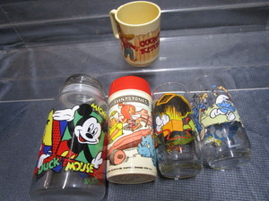 lot 100 image: Disney, Flintstones, Smurf