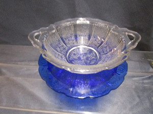 lot 127 image: Berry Bowl, Footed Cake Plate