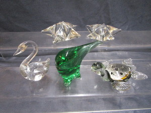 lot 133 image: Paperweights, Turtle, Bear, Swan
