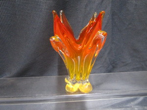 lot 143 image: Amberina Art Glass Vase