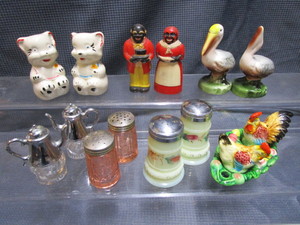 lot 159 image: Salt & Peppers with Antique