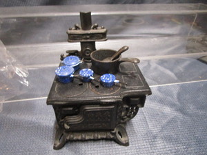 lot 162 image: Queen Mini Cast Stove
