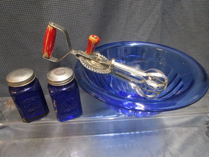 lot 169 image: Cobalt Bowl, SaltPepper, Daisy Whirly