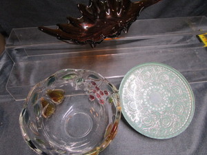 lot 186 image: MCM Leaf Dish, Pedestal, Fruit Bowl