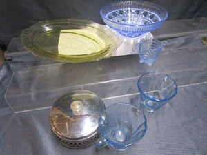 lot 194 image: Light Blue & Yellow Pieces