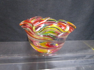 lot 202 image: Art Glass Bowl
