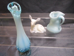 lot 208 image: Fenton Vase & Deer, Akro Agate Pitcher