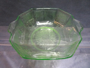 lot 211 image: Green Vaseline Bowl