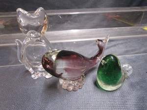 lot 214 image: Paperweights