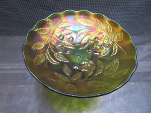 lot 215 image: Carnival Cherry Dish