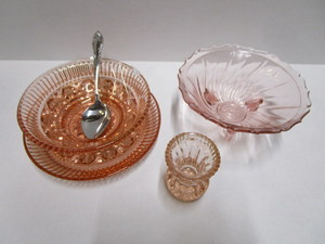 lot 223 image: Pink Depression Glass
