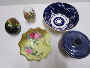 lot 229 image: Pottery, Eggs