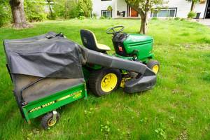1998 John Deere 345 Lawn Mower Garden Tractor With John Deere MC519 Tow Behind Material Collection System