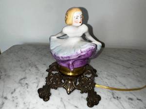 lot 41 image: Vintage Porcelain Ballerina Table Lamp with Brass Base