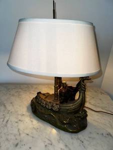 lot 4 image: Vintage Armor Bronze Viking Ship Table Lamp