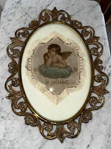 lot 46 image: Antique Oval Frame with Cherub Artwork - Ich habe Dich je und je geliebet