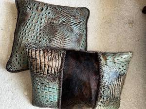lot 58 image: Set of 2 Faux Leather and Faux Fur Decorative Pillows