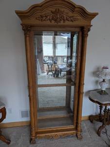 lot 190 image: Ornate Oak Wood Display Curio Cabinet with Glass Doors