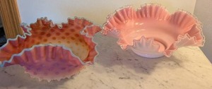 lot 9 image: Pair of Vintage Ruffled Edge Art Glass Bowls incl. Diamond Quilt Pattern