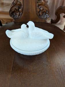 lot 207 image: Milk Glass Covered Dish with Bird Design