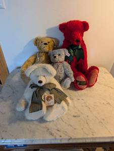 lot 233 image: Collection of 4 Unique Teddy Bears including Canterbury Bears