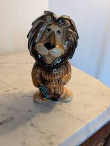 lot 237 image: Vintage Ceramic Lion Bank with Dollar Sign Pattern
