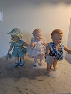 lot 252 image: Set of 3 Vintage Campbell Kids Porcelain Dolls with Outfits