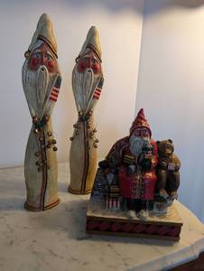 lot 255 image: Set of 3 Handcrafted Midwest Christmas Santa Figurines