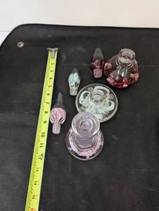 lot 268 image: Eclectic Collection of 6 Glass and Ceramic Plates and Stoppers