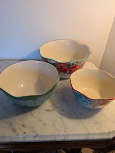 lot 409 image: Set of 3 Colorful Floral Ceramic Mixing Bowls