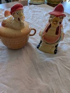 lot 417 image: Vintage Regal China Rooster Creamer and Hen Sugar Bowl Set