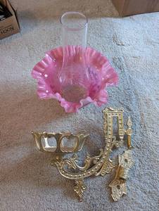 lot 426 image: Pink Fenton Ruffled Art Glass Shade with Brass Wall Sconce and Accessories