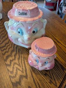 lot 436 image: Vintage Pair of Cookie and Jam Ceramic Jars with Lids