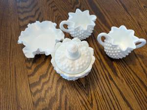 lot 440 image: Vintage Milk Glass Hobnail Creamer, Sugar Bowl & Lid, and Dish Set