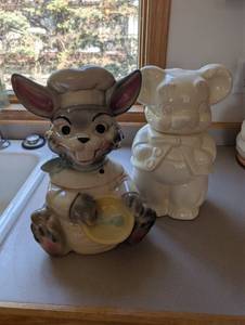 lot 441 image: Vintage Happy Bunny and Collectible Bear Cookie Jars Set