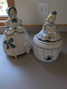 lot 443 image: Pair of Vintage Abingdon China Cookie Jars - Little Bo Peep & Little Miss Muffet
