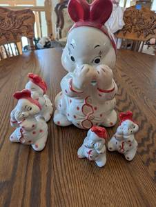 lot 21 image: Vintage Peek-A-Boo Van Tellingen Cookie Jar and Shaker Set