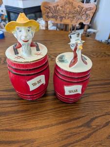 lot 445 image: Vintage Novelty Tid-Bit and Sugar Ceramic Canisters