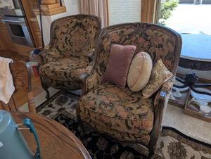 lot 449 image: Set of 2 Vintage Armchairs with Floral Upholstery