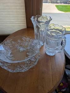 lot 456 image: Elegant Clear Glassware Set Bowl, Vase, and Pitcher