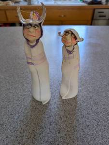 lot 26 image: Set of 2 Debbie Fecher 82 Handmade Ceramic Figurines with Unique Faces