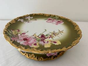 lot 479 image: T & V Limoges Floral Serving Bowl and Charger Plate Set