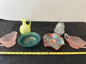 lot 603 image: Set of 6 Vintage Carnival Glass Dishes and Vases incl. Fenton Fairy Lamp