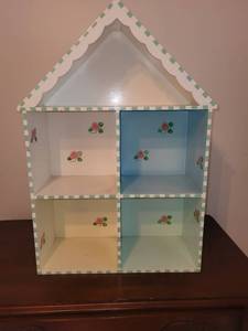 lot 306 image: Wooden Dollhouse Style Shelving Unit with Floral Design