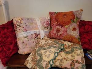 lot 326 image: Set of  Decorative Quilts and 3 Floral Throw Pillows