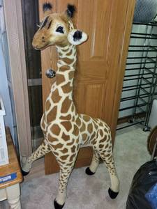lot 332 image: Large Plush Giraffe Stuffed Animal Toy
