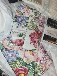 lot 348 image: Collection of Textiles Quilts, Pillow Protectors, and Pleated Fan Buntings